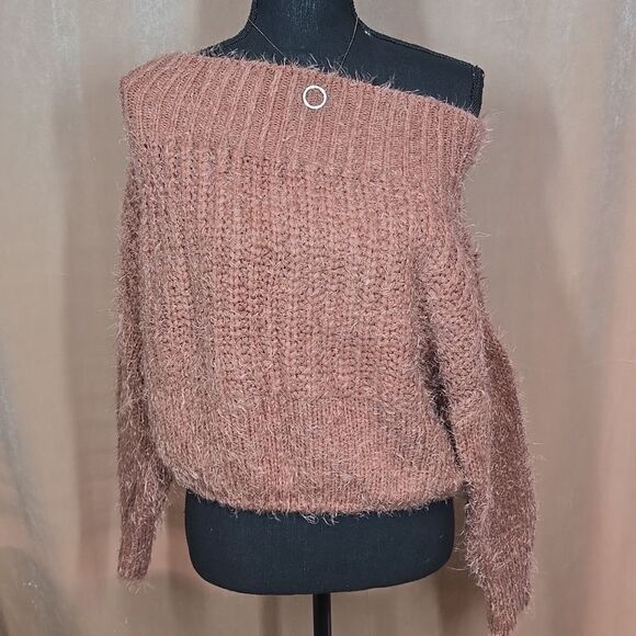 Mohair Off the Shoulder Cropped Sweater - Picture 7 of 14